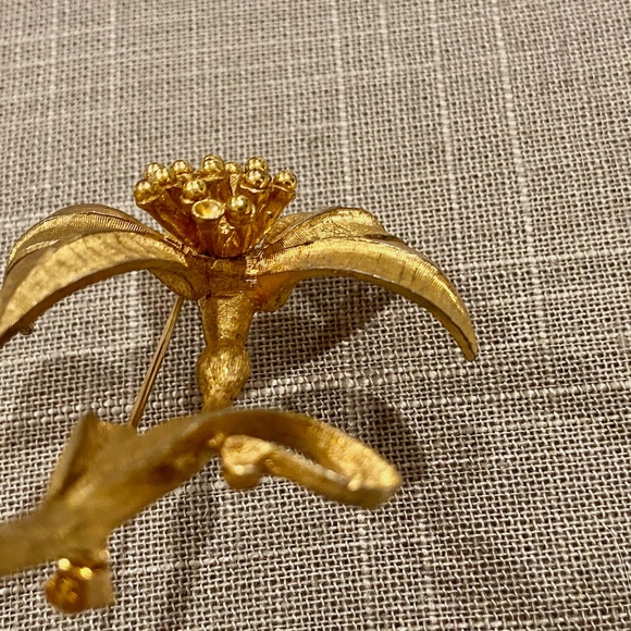 AP9-Large Vintage BSK Gold Lily Bloom Figural Brooch - Picture 10 of 12